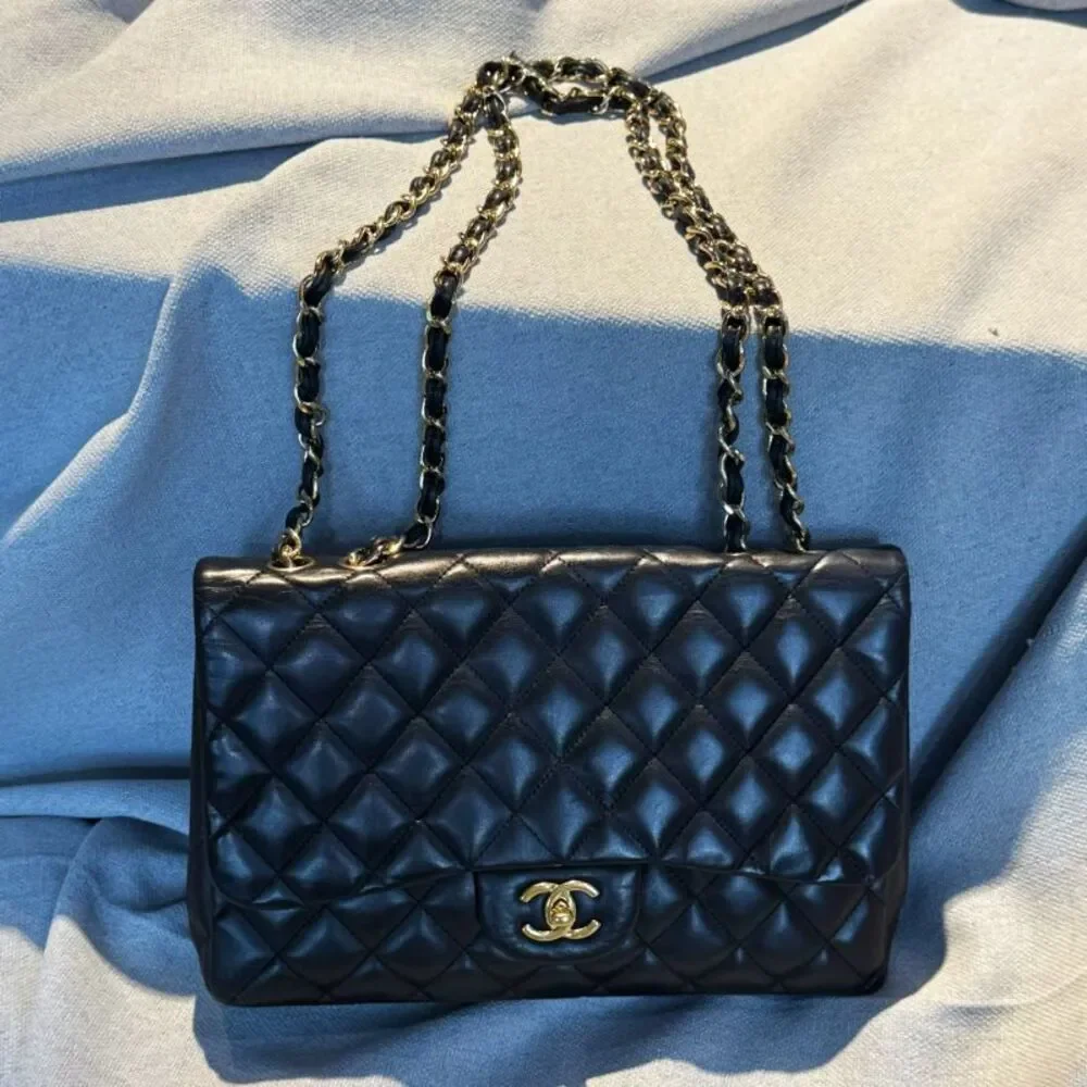 CHANEL brand color